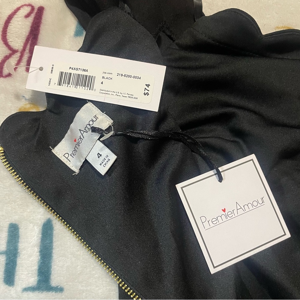 Premier Amour Classic Black Dress - Picture 5 of 6